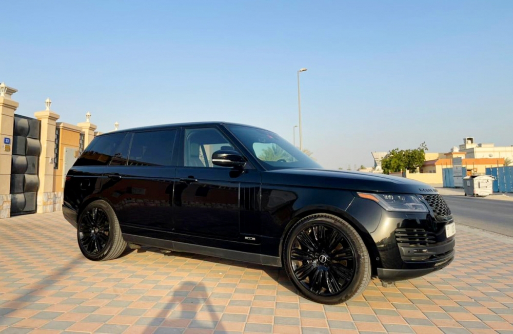 Черный Land Rover Range Rover Vogue HSE V6 2020 год